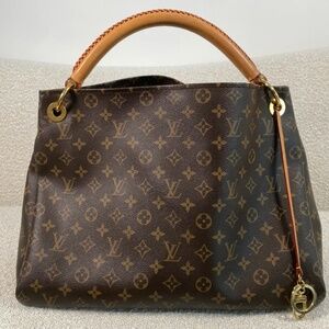Authentic Louis Vuitton Artsy MM Bag Monogram